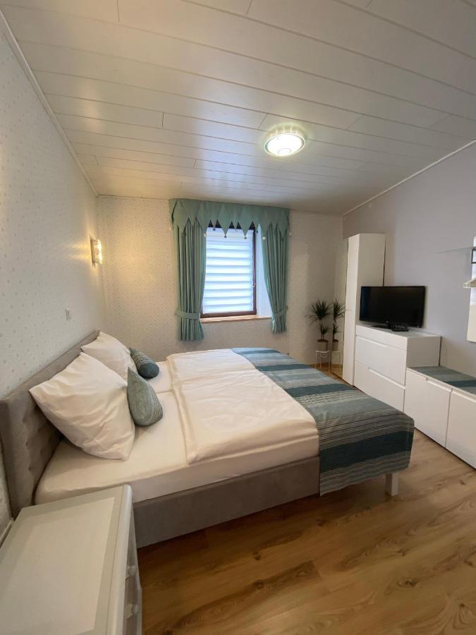 Hatzenport Ferienwohnung Am Kirchberg מראה חיצוני תמונה